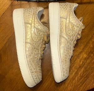 Size 9 - Nike Air Force 1 '07 LV8 Low Golden Scales - Picture 1 of 8