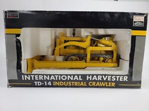 International IH TD-14 Crawler Dozer - SpecCast 1:16 Scale Diecast Model #ZJD183