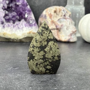 Pyrit in Magnetit Kristall Träne - echte Kristalle - UK-Verkäufer - Bild 1 von 5
