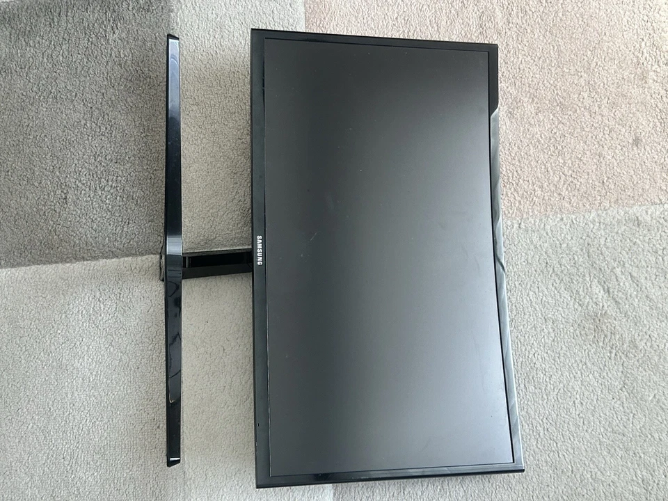 Samsung Odyssey CRG5 C24RG50QI – 24”, Curved - Bild 1 von 1