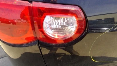 Tapa de luz trasera izquierda del conductor montada para 09-12 TRAVERSE 2316148 Foto 1 de 4