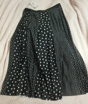 Ladies Skirt - Image 1 of 2