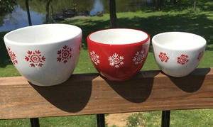 Lot of 3 Crate & Barrel Red & White Snowflake Nesting Bowls Christmas Holiday - Picture 1 of 6