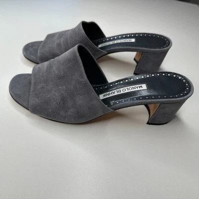 Manolo Blahnik 灰色 Rapallato 柔软麂皮绒带状粗跟拖鞋凉鞋 37.5 — 第 1/4 张图片