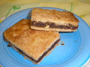Home Made LARGE DATE SLICES x4 Family bakery Shop FREE POSTAGE - Picture 1 of 1