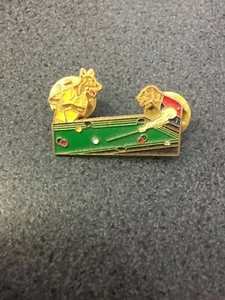 Vintage pool badge - Two dogs playing pool - Picture 1 of 2