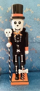 LARGE HALLOWEEN NUTCRACKER 38cm. SKELETON - Picture 1 of 5