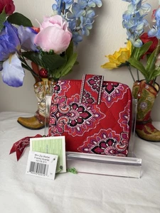 Vera Bradley Mini Zip Wallet NWT - Frankly Scarlet Pattern Pocket Wallet - Imagen 1 de 8