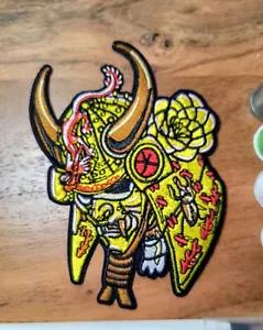 Samurai Kabuto Patch Helmet Yellow And Red Japanese Embroidered Iron On 5x3.5" - Picture 1 of 3