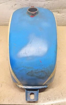 Tanque de gasolina Suzuki GT250 K Foto 1 de 4