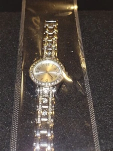 Damen silberfarben runder Strass Japan MVMT neuer Akku - Bild 1 von 3