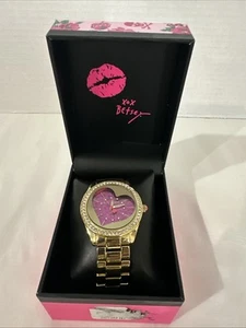Orologio Betsey Johnson ๐ Link Band e Cuore Viola Glitter con Cristalli - Quadrante - Foto 1 di 6