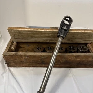 Vintage V-MAC Pipe Threading Kit 1/8”-3/4” With Wooden Case - Picture 1 of 12