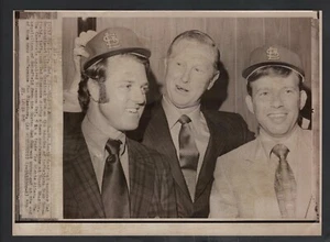 1970 Press Photo, Red Schoendienst Cardinal Manager with Schofield & Sizemore - Picture 1 of 3