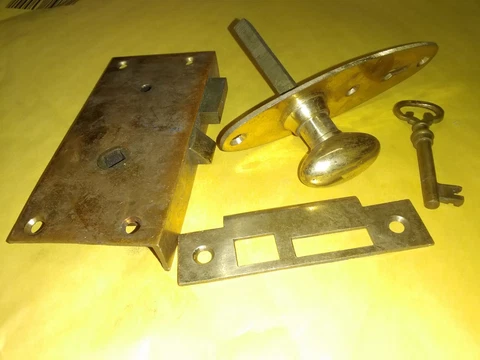 Old Cabinet Door Latch Cupboard 1 Skeleton Key Bronze Vintage Norwalk Lock NOS Cover