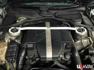 Barra de puntal delantera Ultra Racing para Mercedes-Benz W220 S280 2.8 / S320 3.2 D 99-05 - Imagen 1 de 8