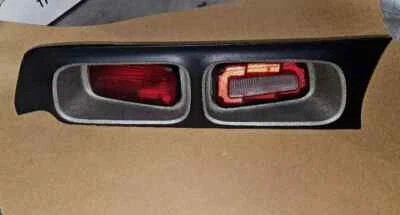 ЛЕВЫЙ ЗАДНИЙ ФОНАРЬ MOPAR NOS 3587353 1972 - 1974 DODGECHALLENGER RALLYE, ЧЕРНЫЙ - Изображение 1 из 4