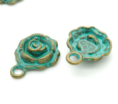 Pendientes colgantes de cuentas de bronce verde pátina envejecida 17 mm x 13 mm x 5 mm - rosa Foto 1 de 3