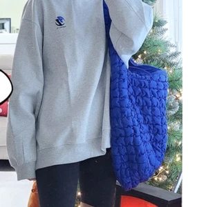 COS Quilted Oversized Shoulder Bag Blue 0916460015 / 100% Authentic - Picture 1 of 1