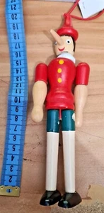 Pinocchio in Legno 20cm - Giocattolo in Legno - Bellissimo - Nuovo - Imagen 1 de 4
