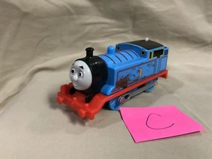 Motor de tren Thomas Trackmaster motorizado a batería Muddy C BML06 2013 - Imagen 1 de 8