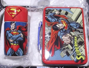 Lunchtime SUPERMAN Ceramic SALT & PEPPER SHAKERS / Vandor w/MINI TIN #74030 NEW - Imagen 1 de 7