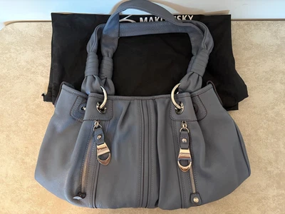 Bolso de Hombro B Makowsky Doble Asa Curvo Cuero Plateado Azul Mediano Diseñador Foto 1 de 4