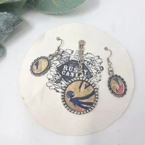 RUSTY CANVAS Vintage Wallpaper Pendant Earrings - Picture 1 of 4