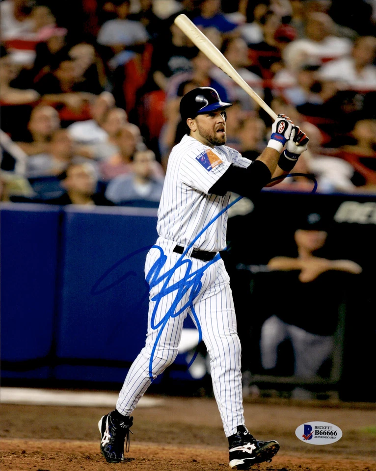 New York Mets Mike Piazza Signed 8x10 Photo Beckett BAS Sticker Only - Image 1 of 1