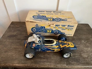 Al Unser Johnny Lightning Indy 500 Winner Lionstone Original Porcelain Sculpture - Picture 1 of 16