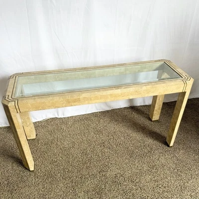 Consola posmoderna de piedra teselada con incrustaciones de latón y vidrio Foto 1 de 4