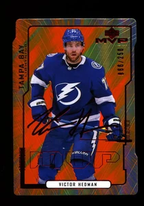 MVP de cubierta superior 2020-21 colores y contornos #13 Victor Hedman Lightning/250 - Imagen 1 de 2