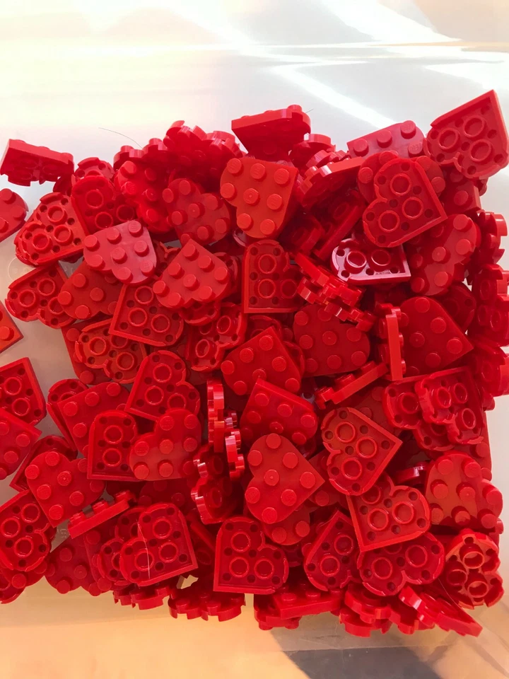 LEGO- NEW -#39613-RED-PLATE ROUND 3 X 3 HEART- 25 PIECES - Image 1 of 1