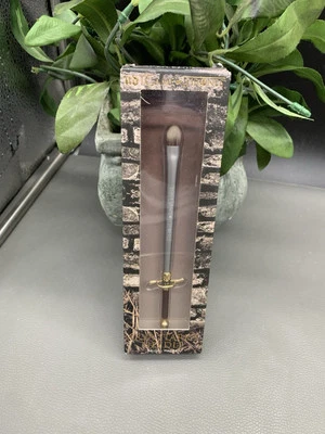 Cepillo de sombra de ojos con aguja Urban Decay Juego de Tronos Arya Starks Foto 1 de 2