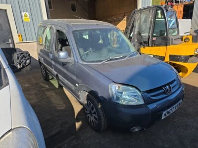 Luz trasera/trasera Peugeot Partner Combi Mk1 5 puertas Mpv 2005-2015 (n/s pasajero)  Foto 1 de 4