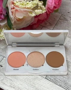 RealHer Ultimate Glow Getter Cheek Trio: Blush, Highlighter, Bronzer Compact Neu - Bild 1 von 5