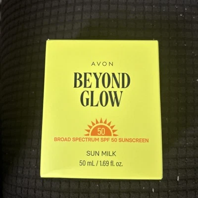 Protector solar, solar, leche Avon Beyond Glow Board Spectrum SPF 50 Foto 1 de 3