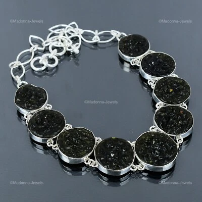 Collar de cadena con bisel de piedras preciosas redondas de moldavita venta del Día de los Caídos de plata de ley Foto 1 de 4