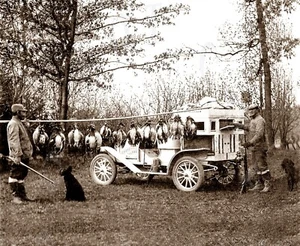 ANTIQUE HUNTING REPRO 8X10 PHOTOGRAPH DUCK HUNTERS ANTIQUE CAR CUSTOM DOG KENNEL - Picture 1 of 1