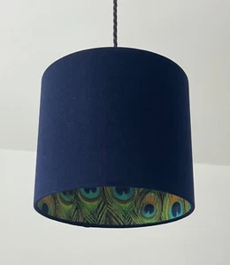 Pantalla de tambor de pluma de pavo real de terciopelo azul marino - Imagen 1 de 11