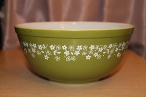 PYREX Green Verde Spring Blossom Flower Mixing Bowl #403 2.5 Qt. Vintage USA EUC - Picture 1 of 10
