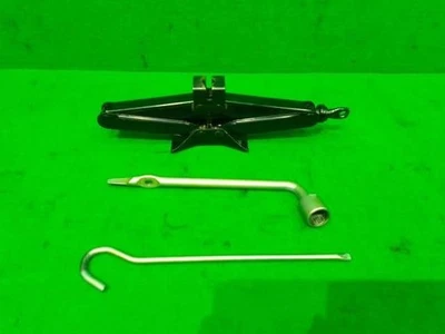 Kit de herramientas DAIHATSU Mira 2001 LE-L700V [usado] [PA113089281] Foto 1 de 4