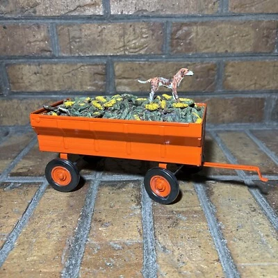 ERTL Wagon Orange 1/16th Scale ✅ W/Dog & Corn Load Figurine By Lowell Davis #10 - Image 1 of 4