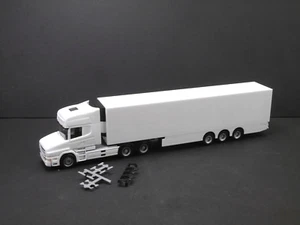 1:87 EM1274b Herpa Bausatz Scania Hauber 6x4 Zugmaschine mit Auflieger in weiß - Picture 1 of 2