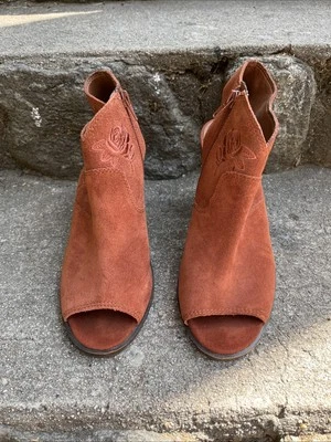 Zapatos para mujer Lucky Brand EE. UU. 8,5/UE 38,5 rosas bordados en cuero Foto 1 de 4