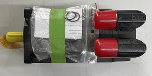 Servomotor Motor Synchronmotor Allen-Bradley Automation MPL-B330P-SK72AA New - Picture 1 of 3