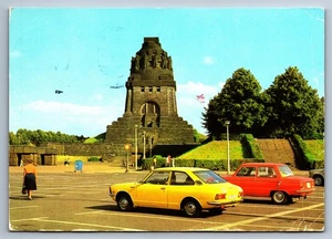 Postcard Völkerschlachtdenkmal Messestadt Leipzig Germany Old Cars Posted 1984 - Picture 1 of 2