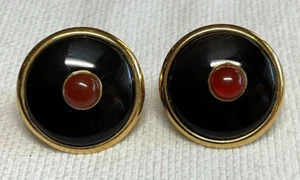 1980’s Earrings Black Polished Gold Tone Red Stone Runway Clip On DESIGNER - Picture 1 of 3