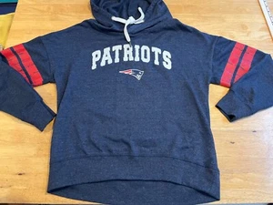 New England Patriots Hoodie Size M Juniors NFL Pullover Hooded Sweatshirt - Picture 1 of 7