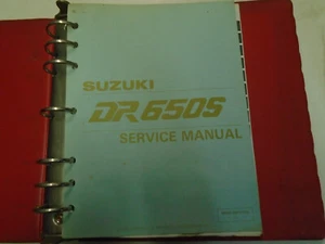 1991 Suzuki DR650S Servicio Reparación Manual Stained Carpeta Fábrica OEM Oferta - Imagen 1 de 7
